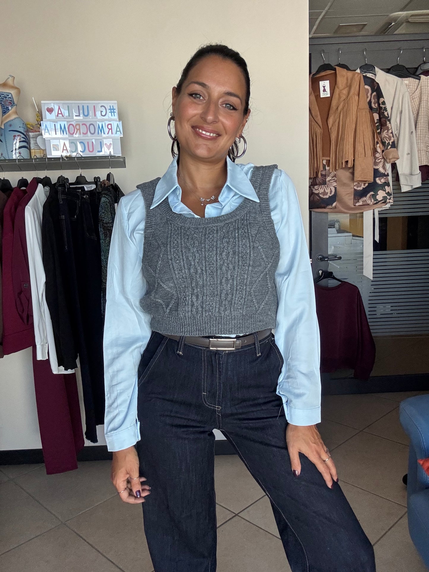 Camicia con gilet grigio