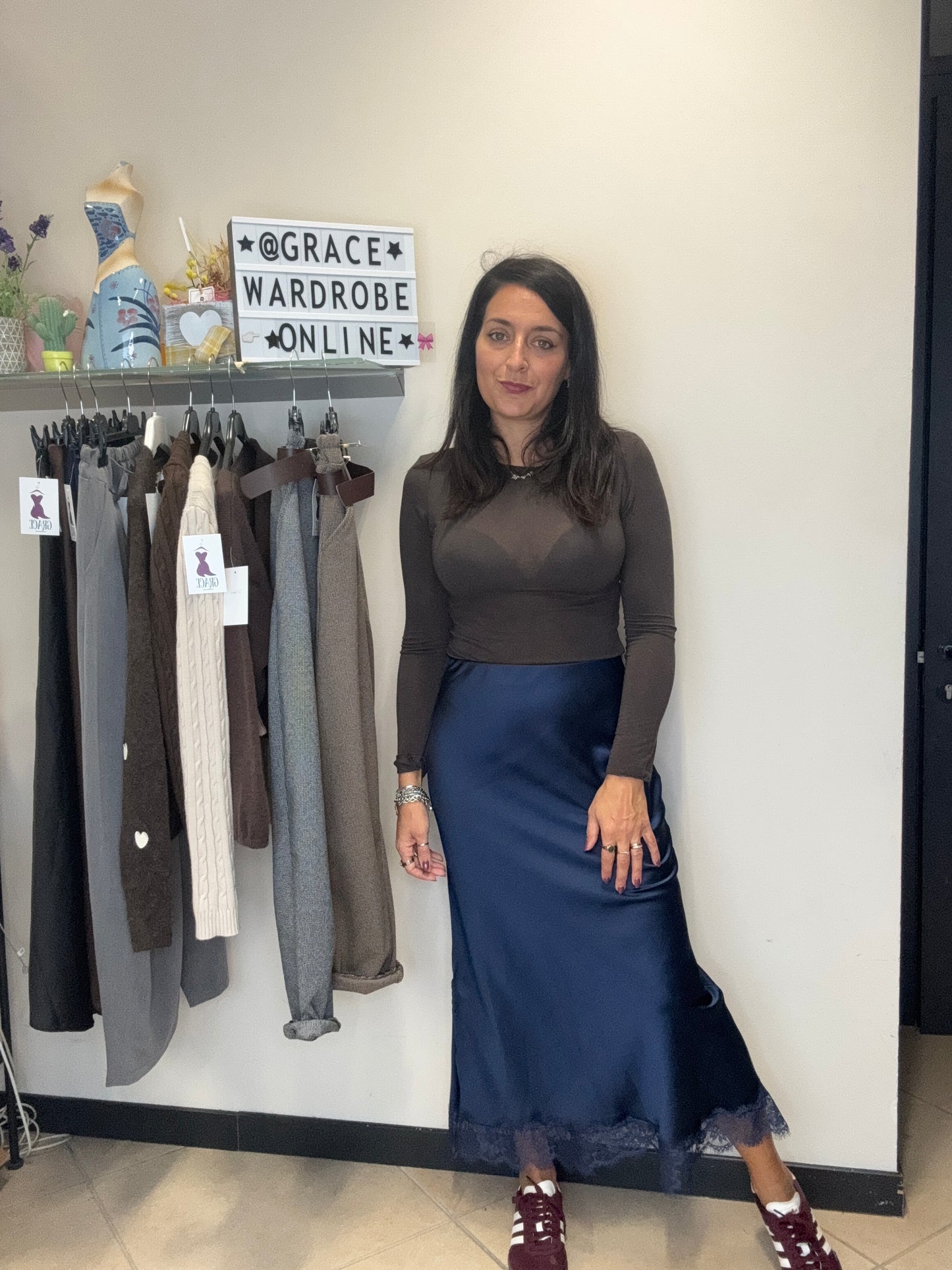 Gonna raso e pizzo blu