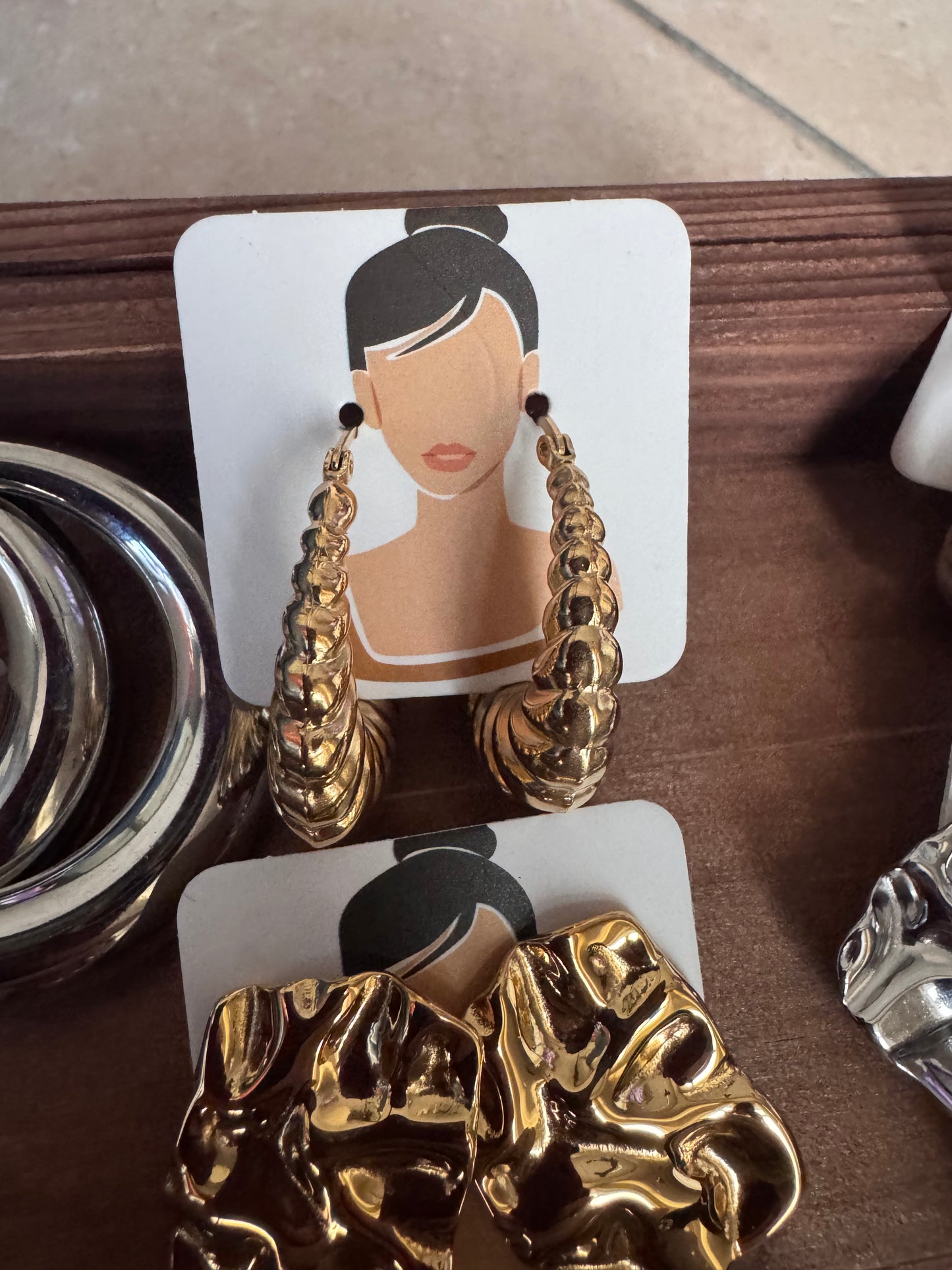 Orecchini rotondi lavorati